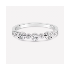 18K/750白色黃金不規則圓形鑽石戒指
